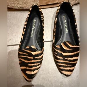 Gibson & Latimer Genuine Calf Hair Pointed Toe
Flats - Animal Print
Size 6.5